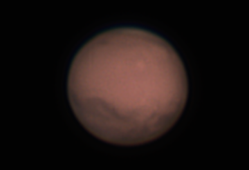 Wir sehen Mars zum Zeitpunkt seiner Opposition, am 7.12.2022 um 22:16 MEZ
			Aufgenommen mit einer ZWO ASI224MC am Heliometer-Instrument der Kuffner Sternwarte mit dem neuen
			Triplett Objektiv 210/3000. Bild: Heinrich Bauer, Aufnahme Günther Wuchterl