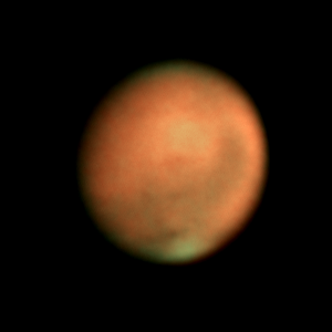 Mars am 27. August 2018, um 23:00 MESZ. Aufgenommen mit dem Großen Refraktor, der Skyris 618M und einer 2x Barlow Linse. Foto: Matthias Rosezky