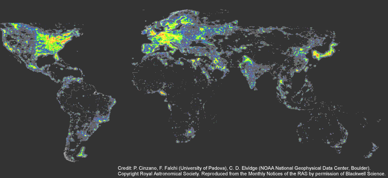 Lichtverschmutzungskarte errechnet aus Satellitenbildern der Erde.