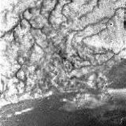 Ethan-Flussdelta auf Titans Oberfläche