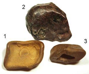 3 Steine aus dem Flussbett des Khushmo-Flusses