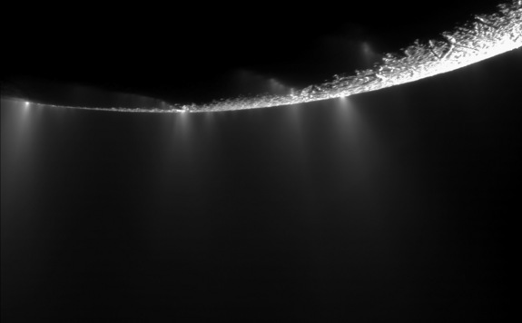 Wasserdampf-Jets an der Südpol-Region des Saturn-Mondes Enceladus