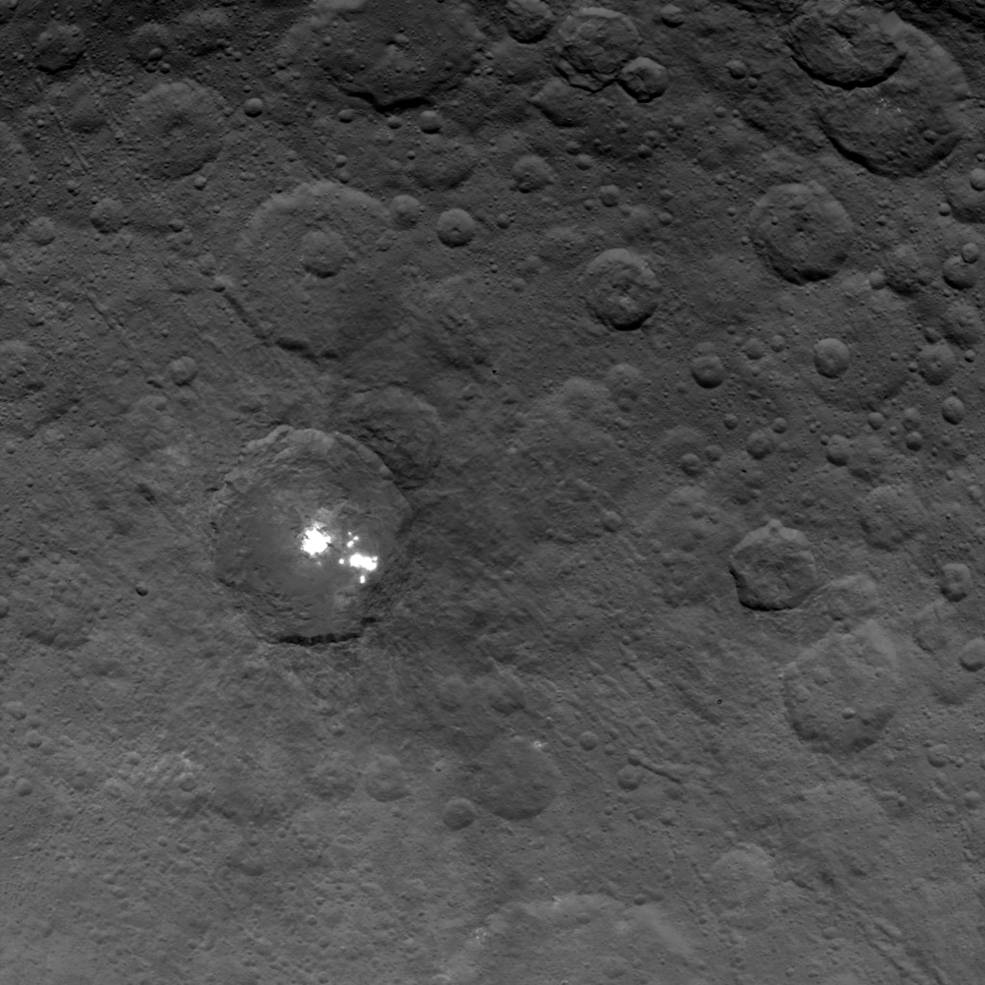 Detailaufnahme von Ceres aus einer Entfernung von rund 4400 km
