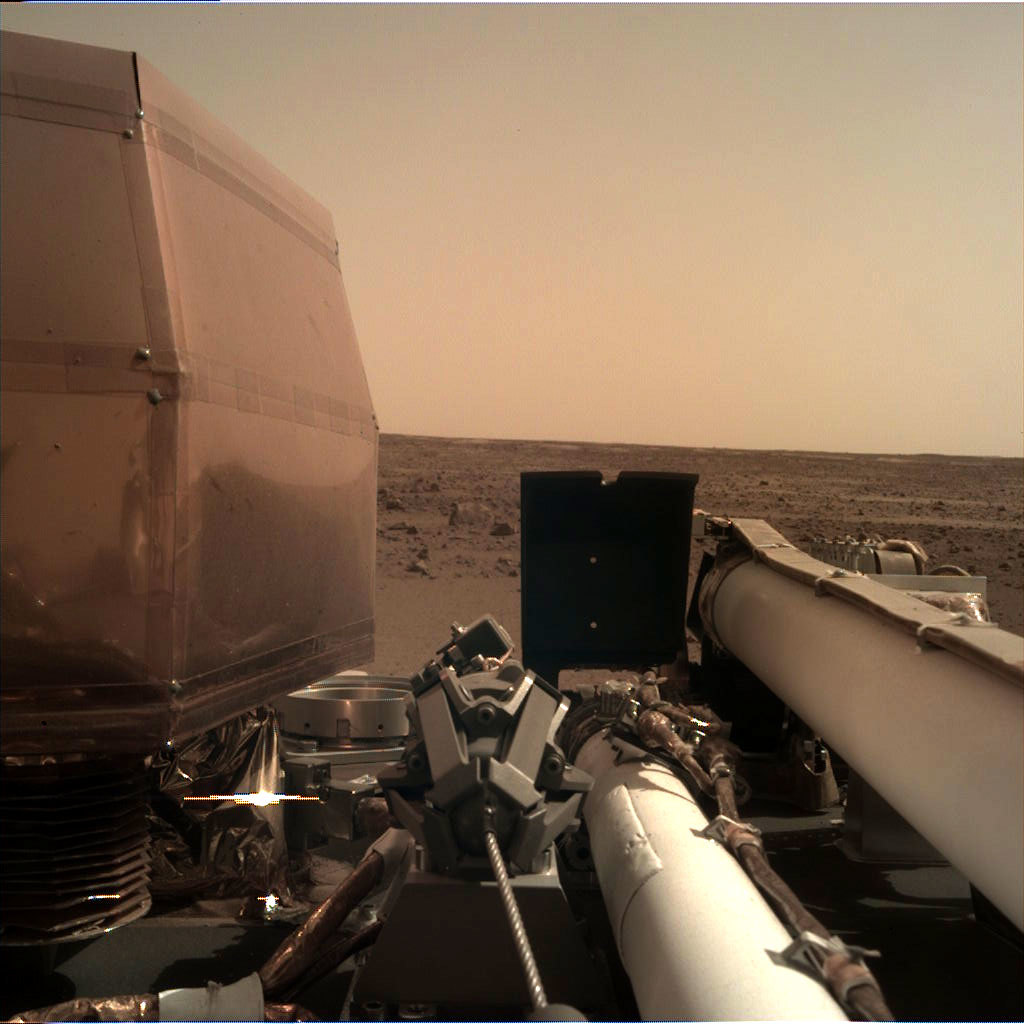 Dieses Bild von der Marsoberfläche wurde mit der IDC Kamera, die sich am robotischen Arm des Landers Insight befindet, am 26. November 2018 aufgenommen. Bild: NASA/JPL-Caltech 