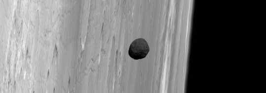 Marsmond Phobos nahe am Rand des Planeten. Bild: G. Neukum (FU Berlin) et al., Mars Express, DLR, ESA; Danksagung: Peter Masek
