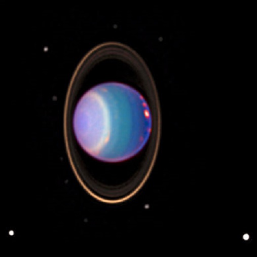 Uranus mit Wolken, Ringen und Monden im nahen Infrarot. Bild: NASA
