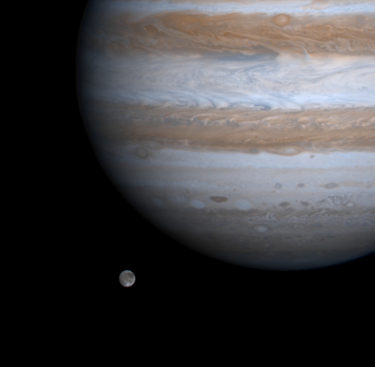 Ganymed und Jupiter, aufgenommen von Cassini am 3.Dez.2000