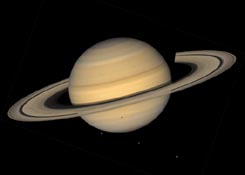 Diese schöne Aufnahme vom Saturn stammt noch von der Raumsonde Voyager 2