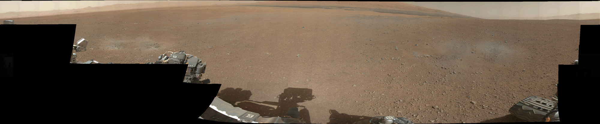 Das 360-Grad-Panorama in Farbe zeigt den Landeplatz von Curiosity im Krater Gale.
