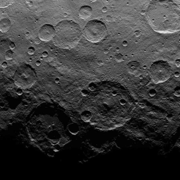 Wissenschaftler der Mission Dawn haben festgestellt, dass der Zwergplanet Ceres über deutlich weniger Krater verfügt als erwartet wurde.