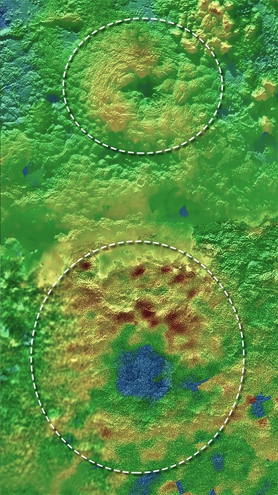Wright Mons (oberer Kreis) und Piccard Mons (unterer Kreis)