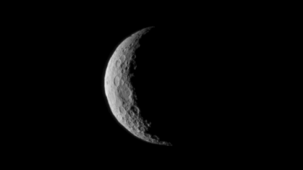 Ceres wurde von der Raumsonde Dawn am 1. März 2015 fotografiert, nur ein paar Tage, bevor die Raumsonde die Umlaufbahn erreichte. Das Bild wurde aus einer Entfernung von etwa 48.000 km gemacht.