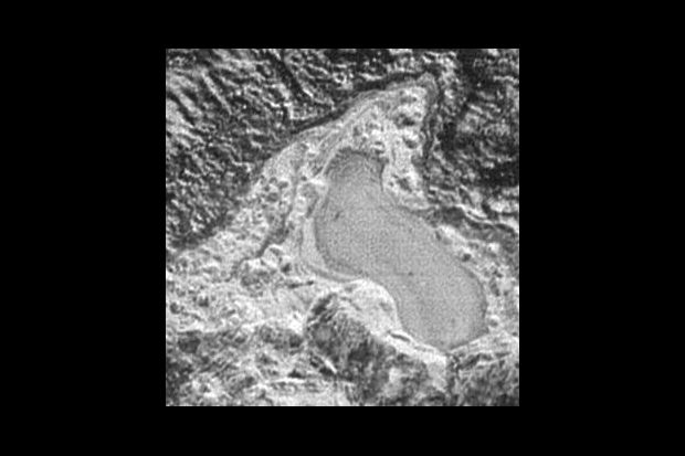 Ein See aus gefrorenem Stickstoff auf Pluto legt nahe, dass einst Flüssigkeiten über seine Oberfläche geflossen sind