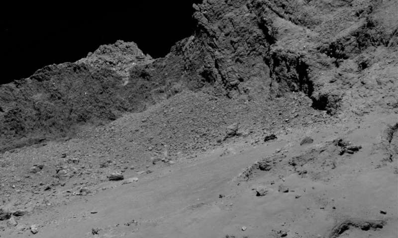 Rosetta machte diese Aufnahme vom Kometen 67P/Churyumov-Gerasimenko am 30. September 2016 aus einer Höhe von etwa 16 km über der Oberfläche während des kontrollierten Abstiegs der Raumsonde.