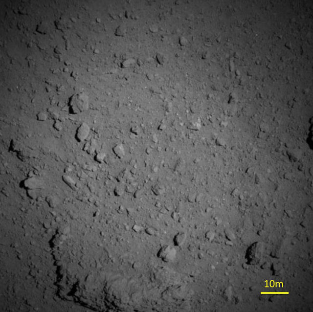 Asteroid Ryugu aus etwa 1 Kilometer Entfernung. Bild: JAXA, University of Tokyo, Koichi University, Rikkyo University, Nagoya University, Chiba Institute of Technology, Meiji University, University of Aizu, AIST.